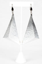 Load image into Gallery viewer, Diana's Wonder Earrings