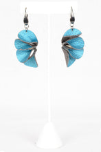 Load image into Gallery viewer, Lily's Flower Earrings