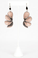 Load image into Gallery viewer, Lily's Flower Earrings