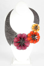 Load image into Gallery viewer, Lily's Flower Necklace