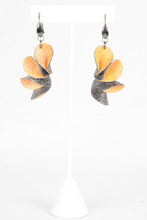 Load image into Gallery viewer, Lily's Flower Earrings