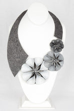 Load image into Gallery viewer, Lily's Flower Necklace