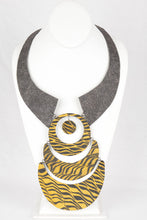 Load image into Gallery viewer, Patricia's Pattern Necklace