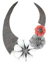 Load image into Gallery viewer, Lily's Flower Necklace